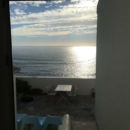 Seafront House Above The M113 펜션