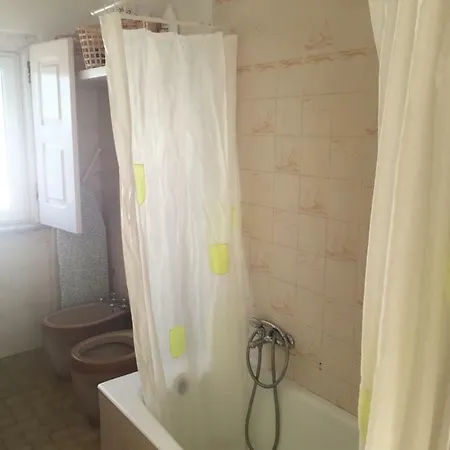 Seafront House Above The M113 *