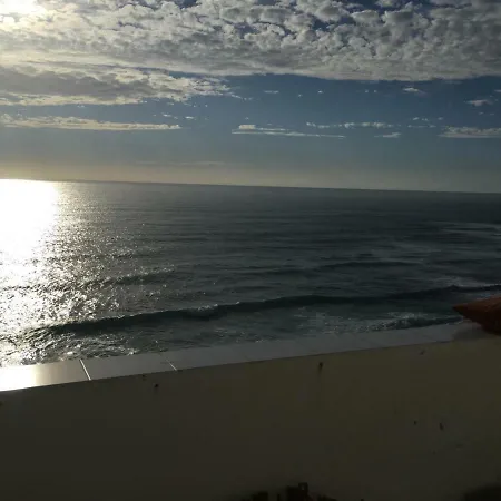 펜션 Seafront House Above The M113