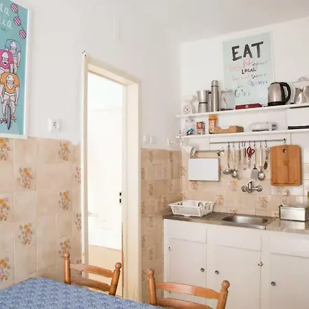 Seafront House Above The M113 בית נופש *