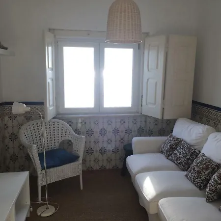 Seafront House Above The M113 *